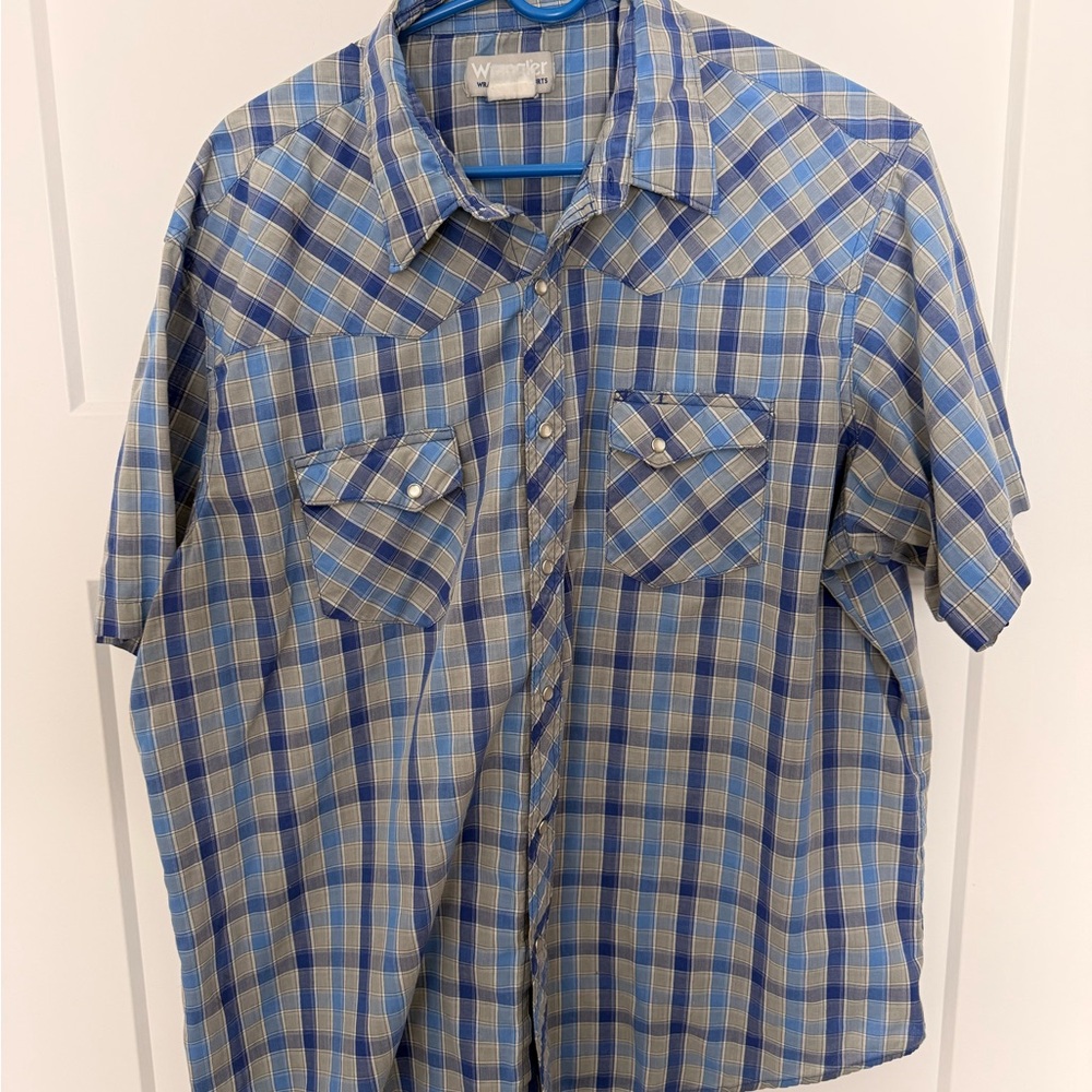 Wrangler Men's Blue and Tan Plaid Shirt
